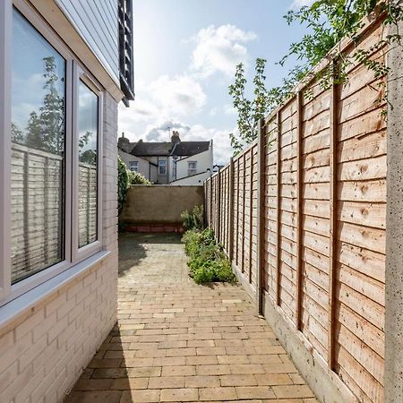 2 Bedrooms Serviced Apartment Excel Exhibition Centre, O2 Arena, Stratford Olympic City, Forest Gate, Central Лондон Экстерьер фото