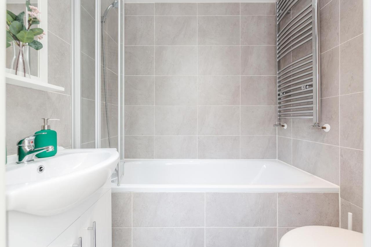 2 Bedrooms Serviced Apartment Excel Exhibition Centre, O2 Arena, Stratford Olympic City, Forest Gate, Central Лондон Экстерьер фото